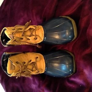 Women's size 9 Sperry salt water Duck boots in navy & camel
